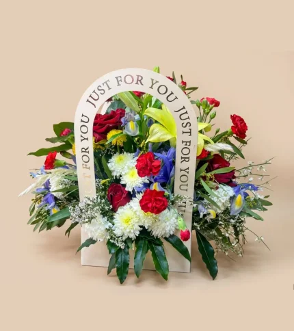 Panier de Fleurs Élégant Multicolore – Cadeau Floral Raffiné