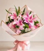 Bouquet Élégance Rose – Lys Roses & Fleurs de Saison